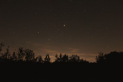 晴朗的天空和星星
